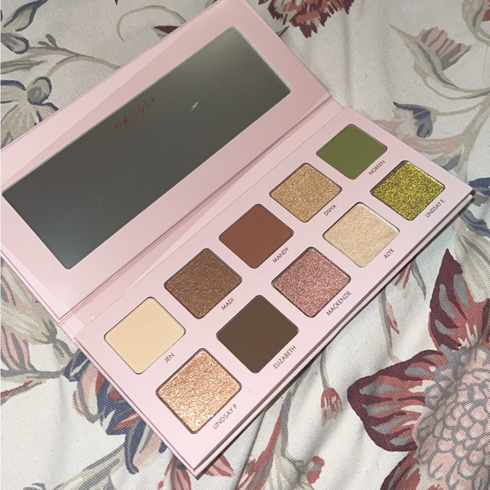 WANDER BEAUTY eyeshadow palette